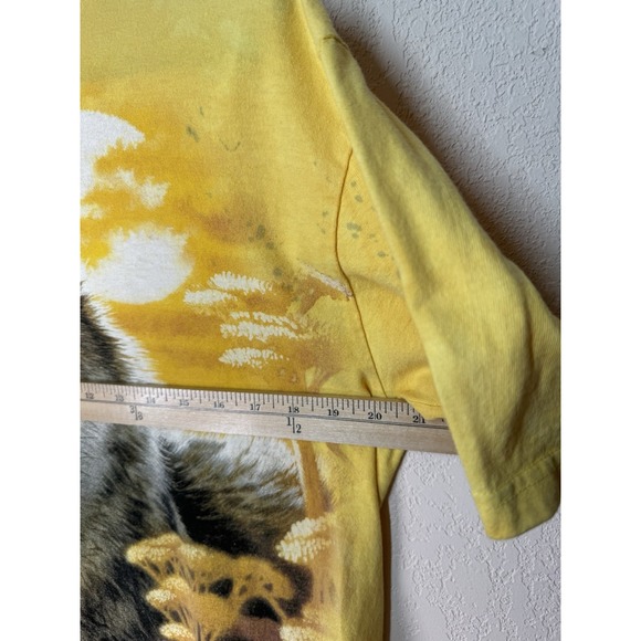 Vintage 2004 The Mountain Wolf Graphic T-Shirt Yellow Moon Nature‎ USA Men's M - Picture 6 of 7